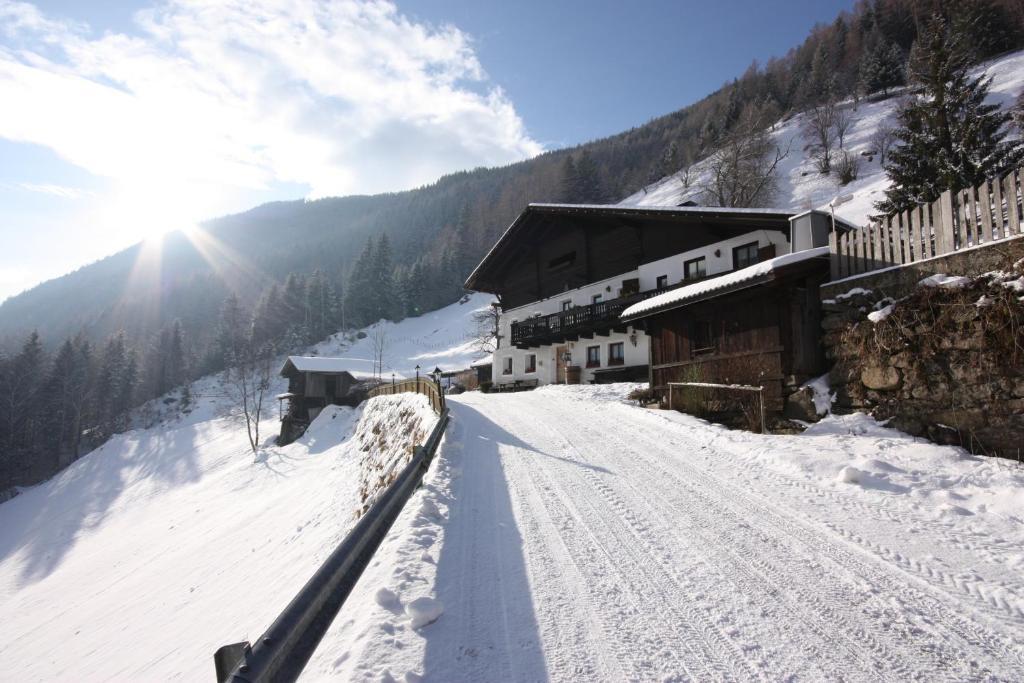 Lechnerhof Bed and Breakfast Lutago Exteriör bild